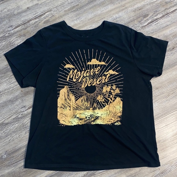 Zoe + Liv Tops - GUC ZOE + LIV Mojave Desert Graphic Tee XL